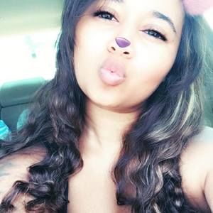 Meet your Posher, Desiree